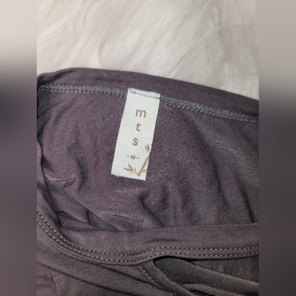 NWOT Ladies Medium Top - Picture 2 of 3